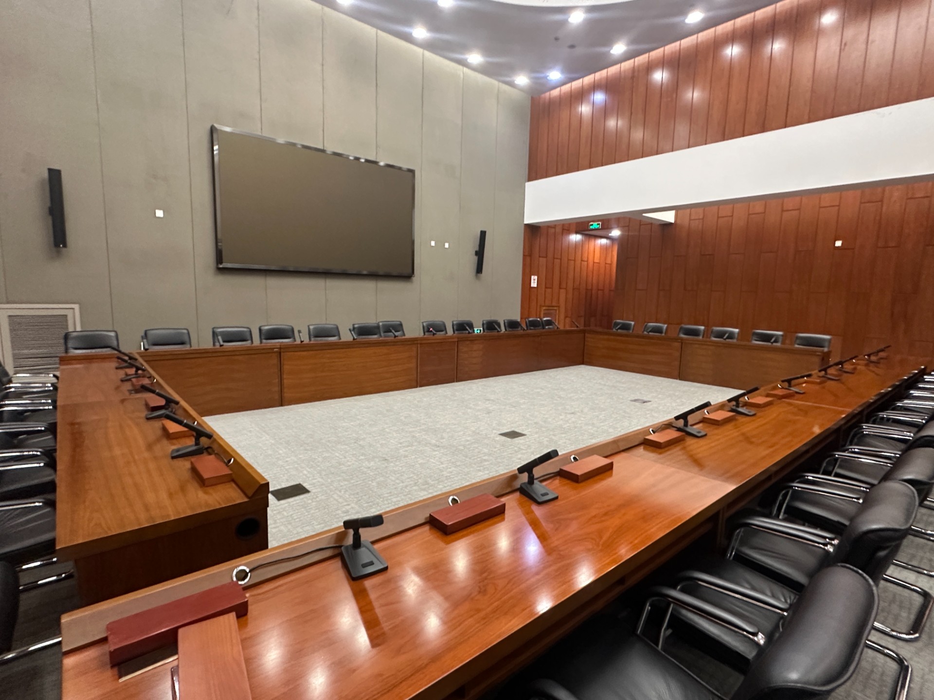 哈曼数智：聚力政务空间提质，构建安全数智会务体系